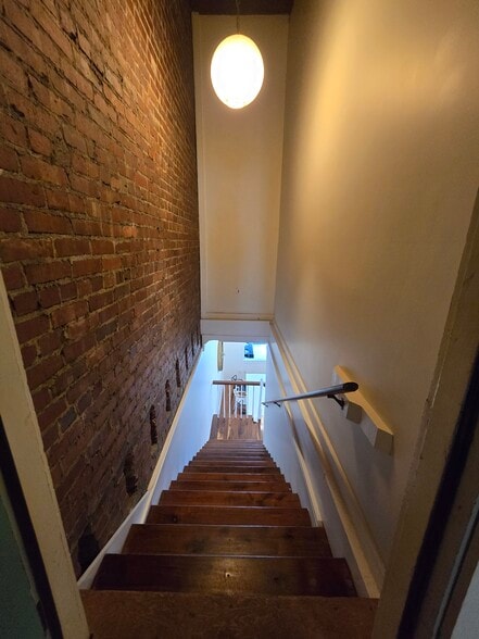 More Photos Of 116 S Steele St, Sanford Storefront Retail Residential For Lease