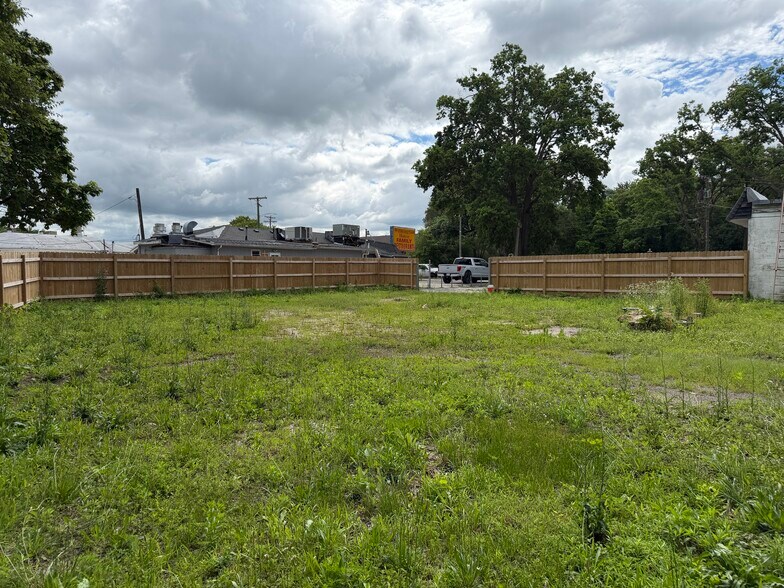 More Photos Of 210-214 Bridge St, Wilmington Auto Dealership For Lease