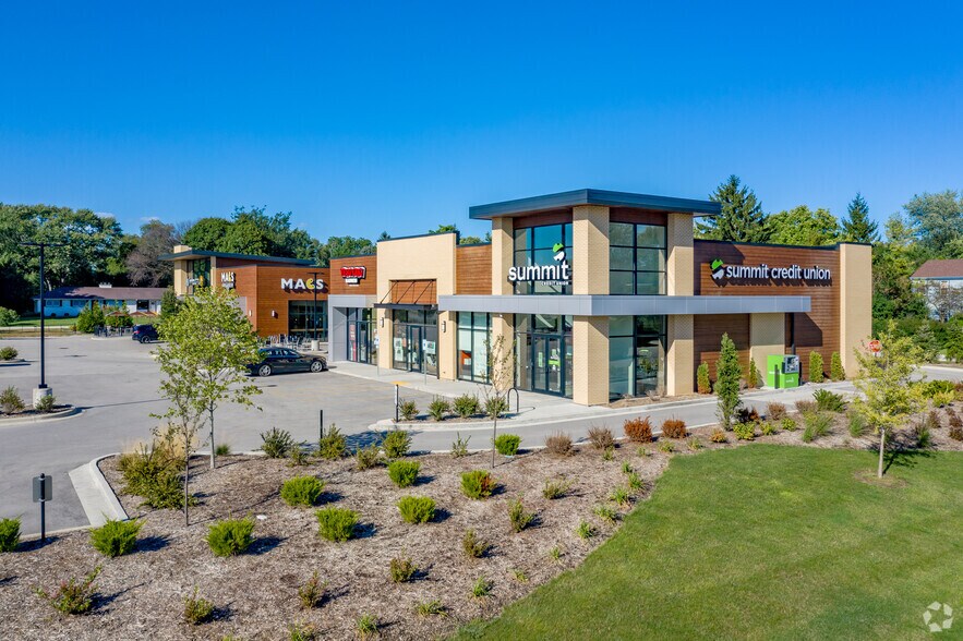 More Photos Of 1000 S Moorland Rd, Brookfield Storefront For Lease