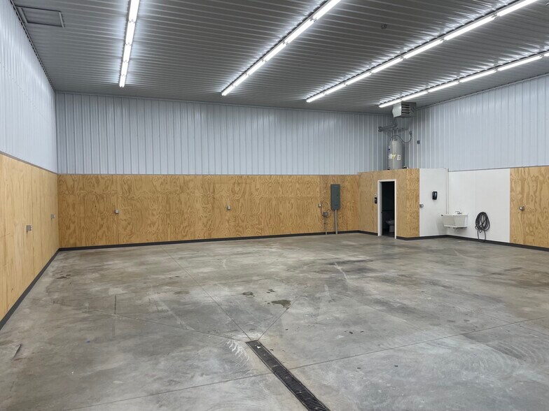 More Photos Of 3862 Norrie Dr, New Franken Showroom For Lease