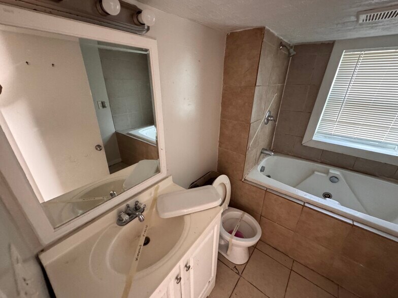 More Photos Of 2048 4th Ave, Cincinnati Multifamily For Sale