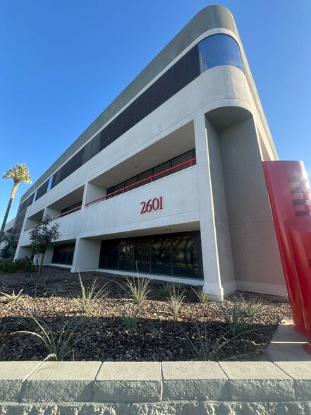 More Photos Of 2601 N 3rd St, Phoenix Medical For Lease