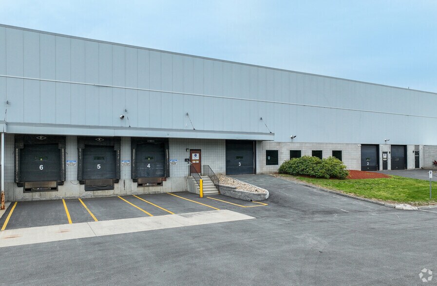 More Photos Of 300 Jubilee Dr, Peabody Manufacturing For Lease