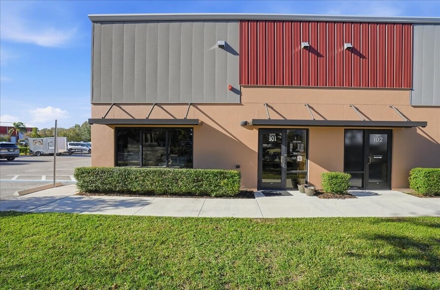 More Photos Of 4224 Solutions Ln, Bradenton Warehouse For Sale