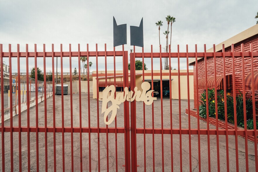 More Photos Of 10803-10811 Riverside Dr, North Hollywood Auto Repair For Lease