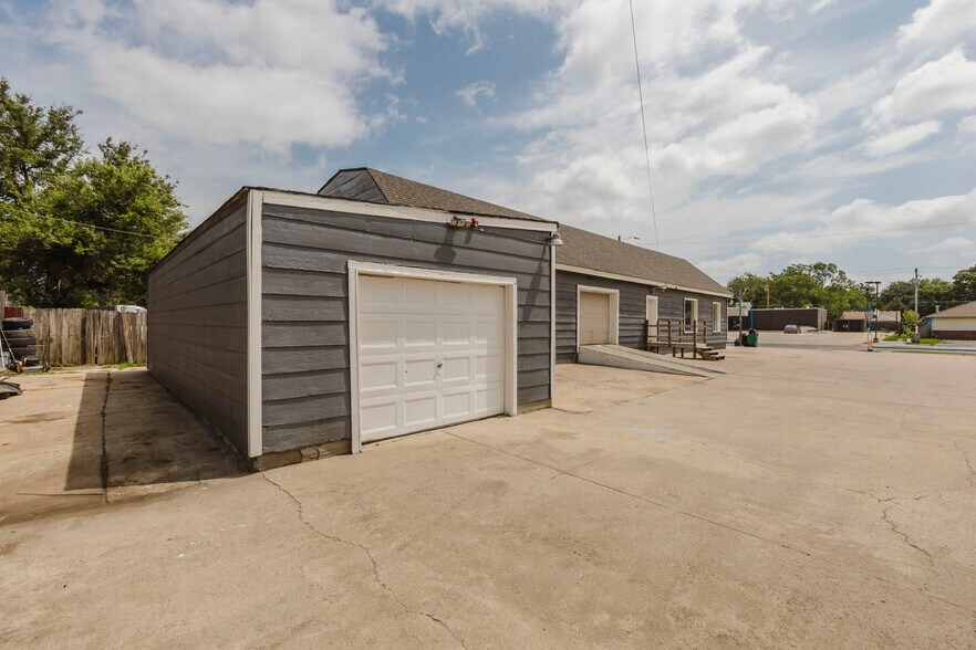 More Photos Of 2013 S Broadway St, Wichita Auto Dealership For Sale