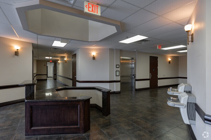 More Photos Of 1626 S Cherry St, Tomball Warehouse For Lease