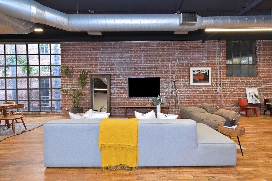 More Photos Of 500-530 Molino St, Los Angeles Office For Sale