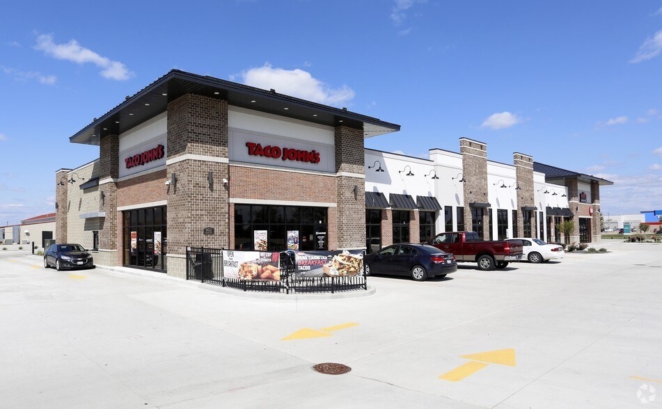 More Photos Of 902 Meijer Dr, Champaign Storefront Retail Office For Lease