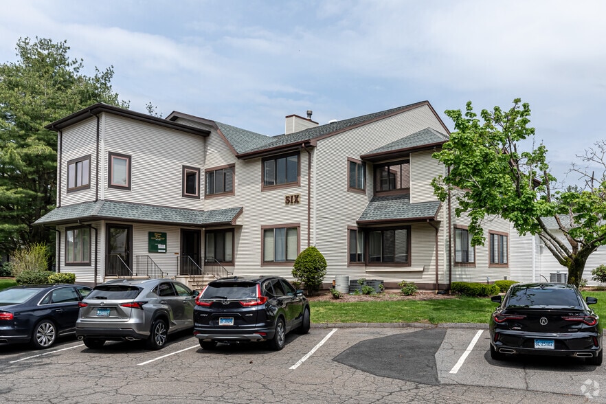 More Photos Of 2 Forest Park Dr, Farmington Medical For Lease