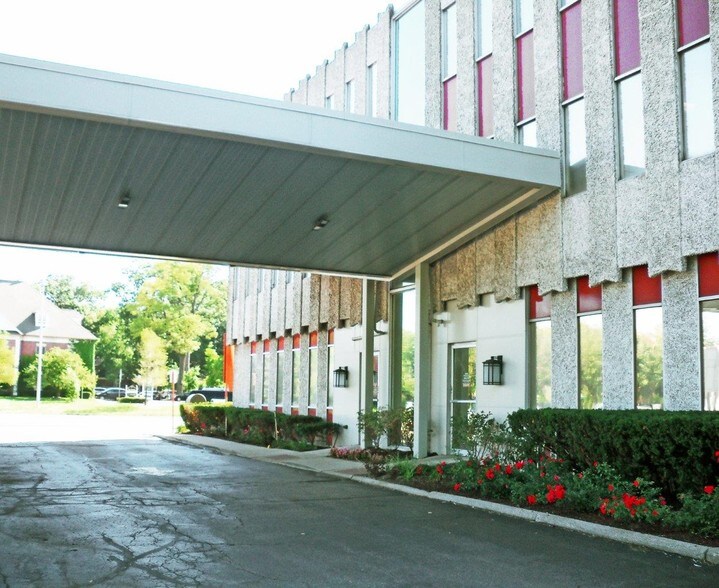 More Photos Of 26711 Woodward Ave, Huntington Woods Medical For Lease