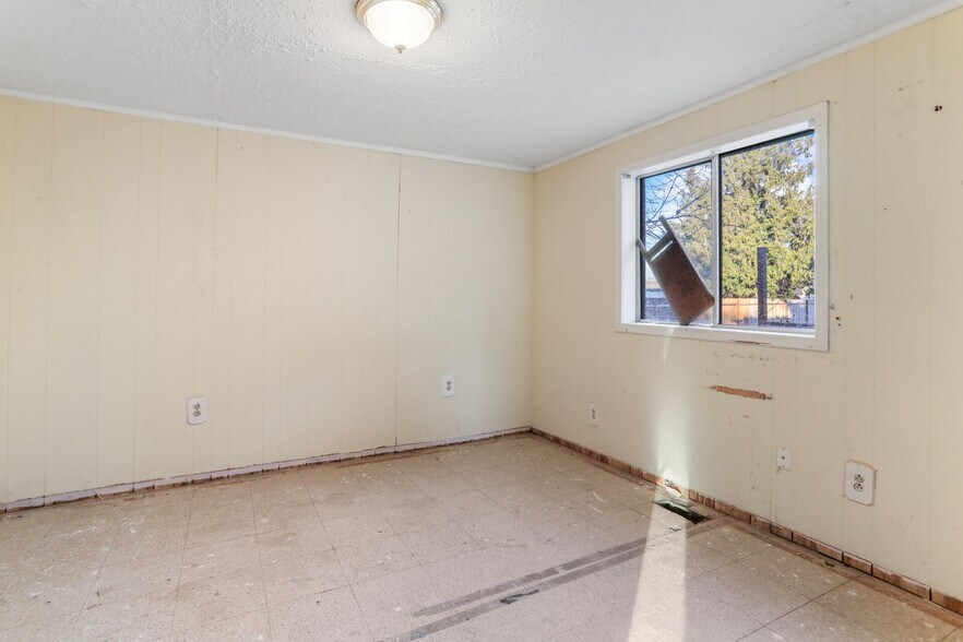 More Photos Of 6350 NE 66th Ave, Portland Flex For Sale