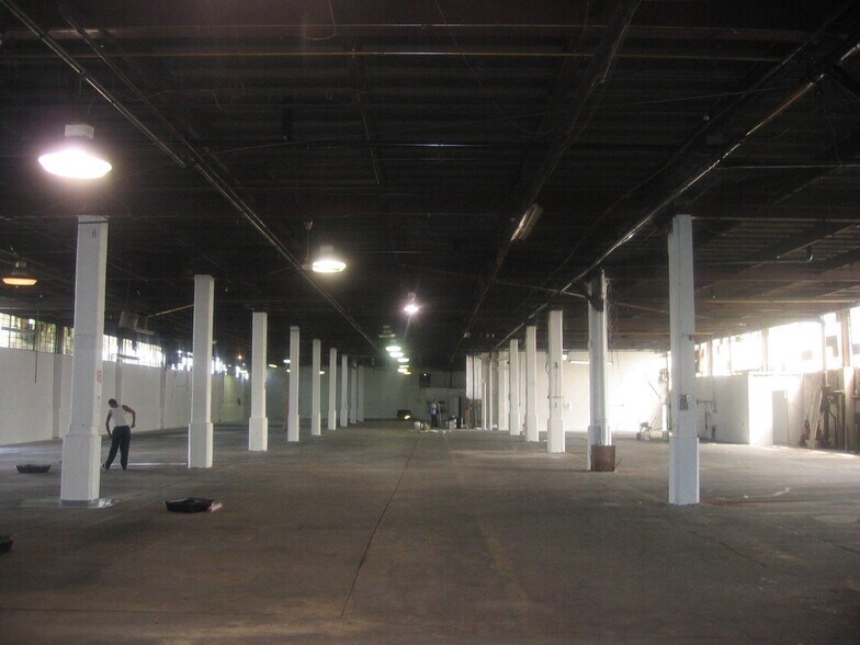 More Photos Of 104-20 Dunkirk St, Jamaica Warehouse For Sale