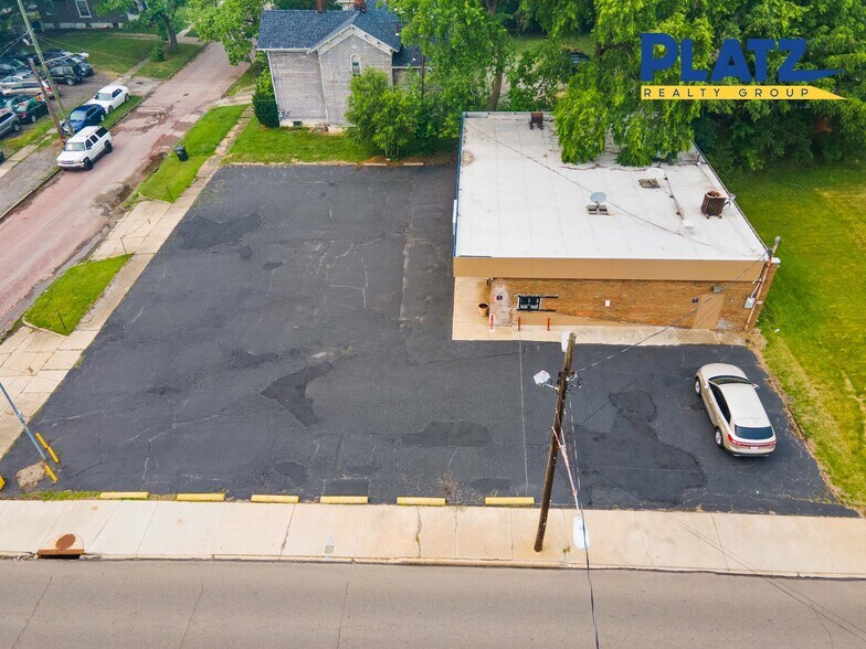 More Photos Of 1011 E Market St, Warren Convenience Store For Sale