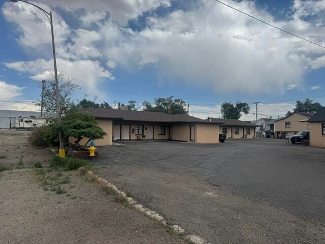 More Photos Of 75 Center St, Rock Springs Hotel For Sale