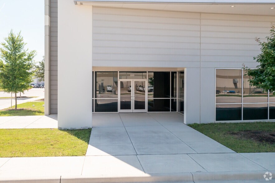 More Photos Of 6320 E Stassney Ln, Austin Industrial For Sale