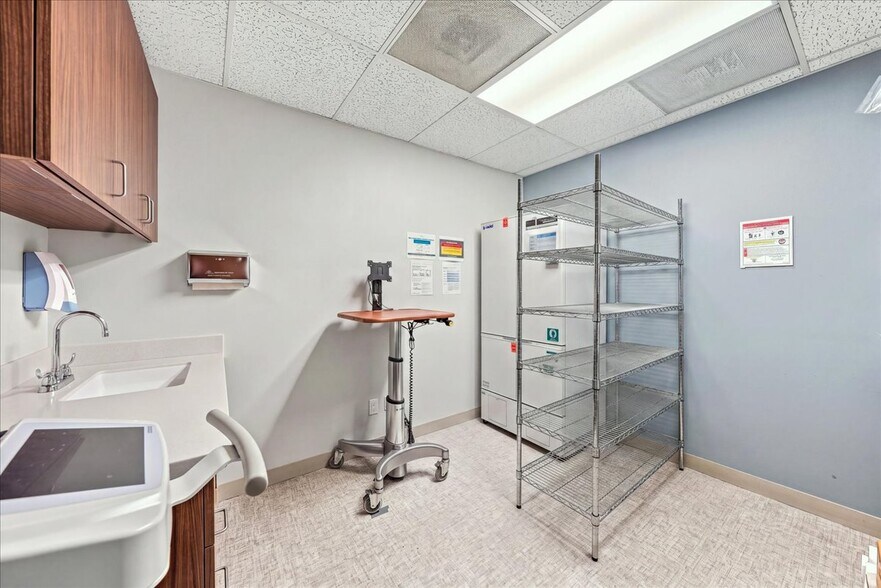 More Photos Of 3303 S Halsted St, Chicago Medical For Lease
