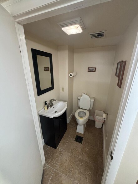 More Photos Of 1010 W Main St, Collinsville Storefront Retail Office For Sale