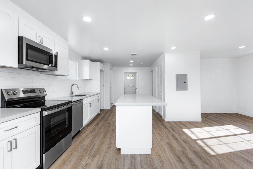 More Photos Of 496 E 52nd St, Long Beach Multifamily For Sale