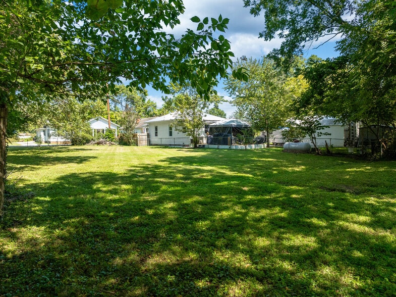 More Photos Of 226 E Main St, Sevierville Freestanding For Sale