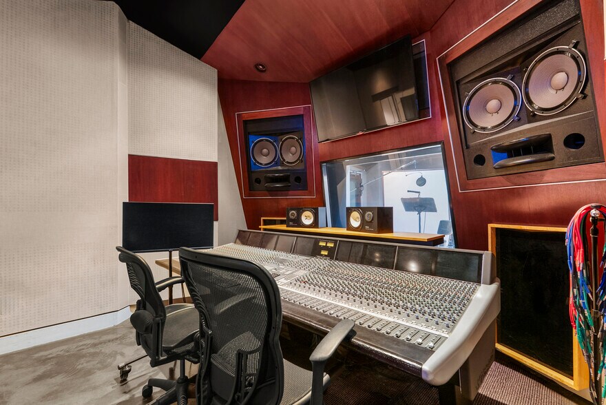 More Photos Of 751 N Highland Ave, Los Angeles Loft Creative Space For Sale