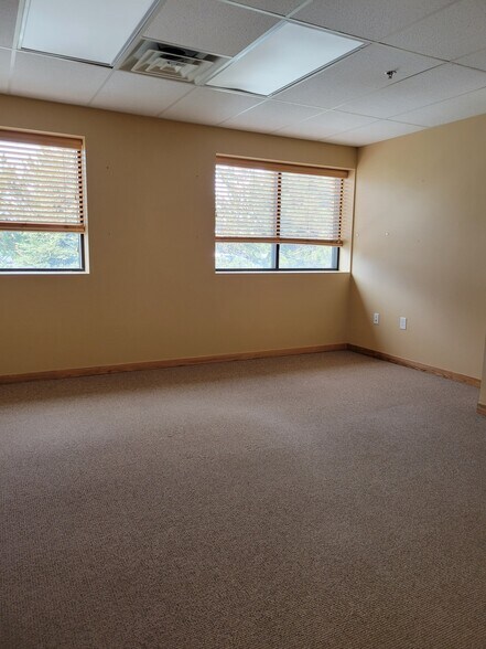 More Photos Of 4620 Grandview Ave, Cheyenne Flex For Sale