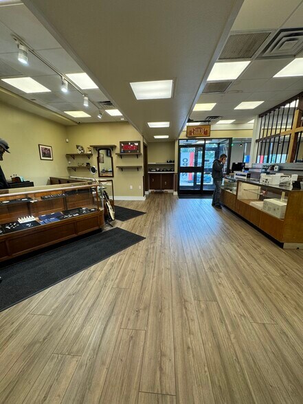 More Photos Of 105 New House Dr, Charlottesville Restaurant For Lease