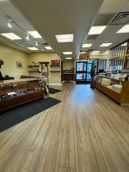 More Photos Of 105 New House Dr, Charlottesville Restaurant For Lease