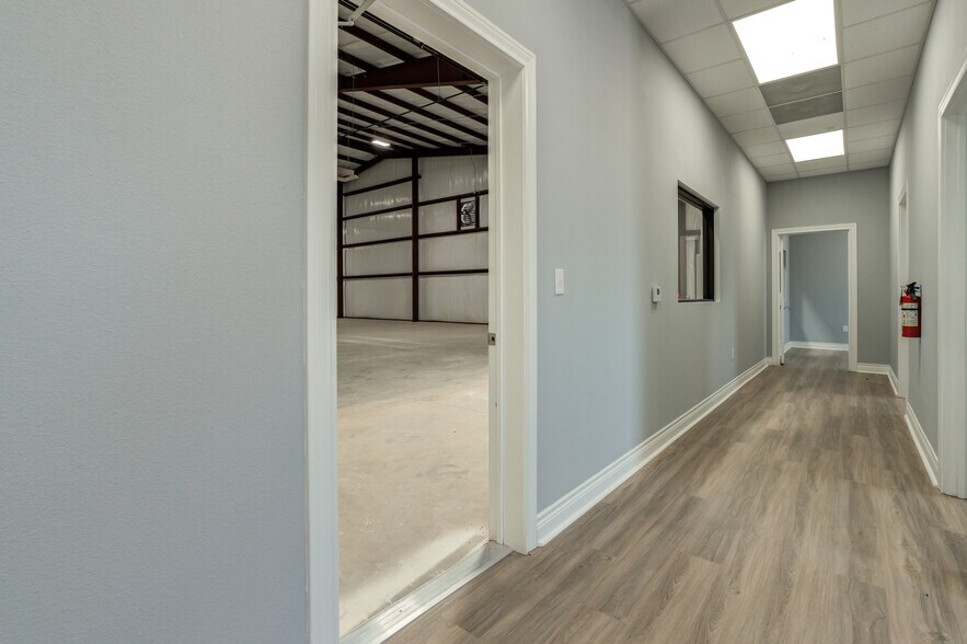 More Photos Of 9007 CR 6820, Lubbock Warehouse For Lease