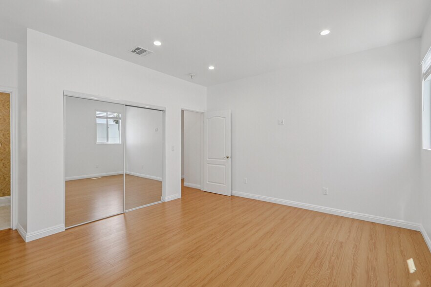 More Photos Of 17148 Stare St, Northridge Apartments For Sale