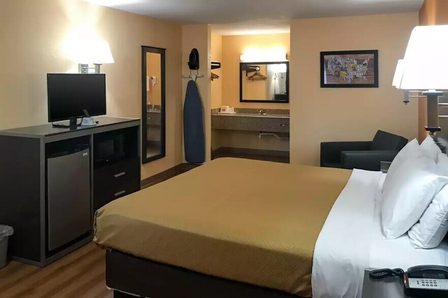 More Photos Of 2122 S Ok-74 Hwy, Purcell Hotel For Sale