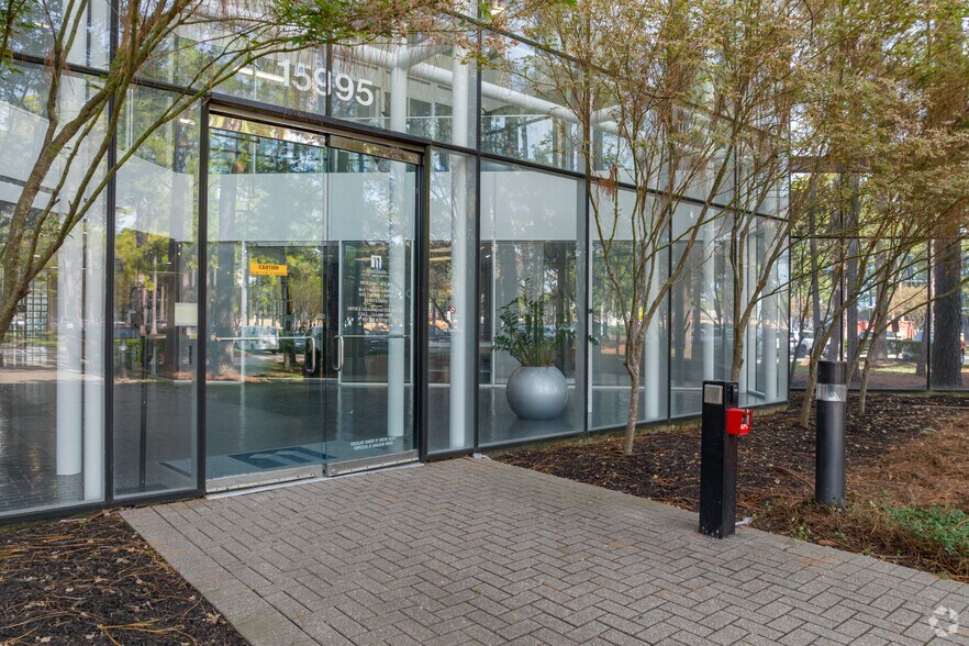 More Photos Of 15995 N Barkers Landing Rd, Houston Office For Lease