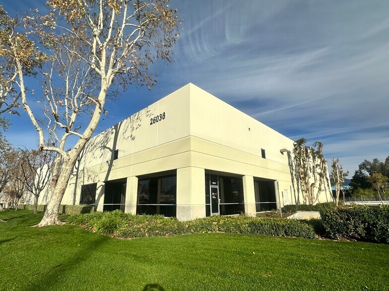 More Photos Of 26038 Business Center Dr, Loma Linda Warehouse For Lease