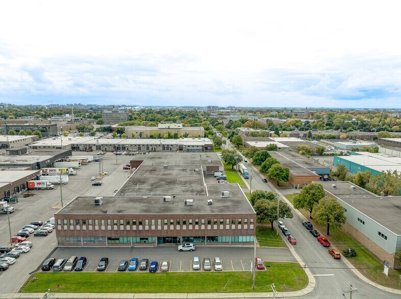 More Photos Of 500-600 Rue Hodge, Montréal Warehouse For Lease