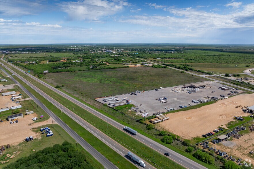 More Photos Of 35 & Interstate 35 Business, Dilley Land For Sale