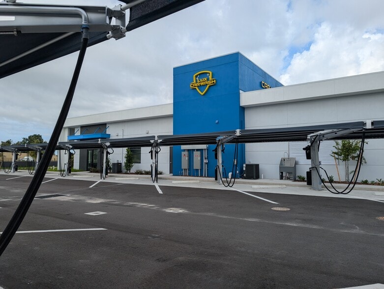 More Photos Of 5850 Edgewater Dr, Orlando Carwash For Sale