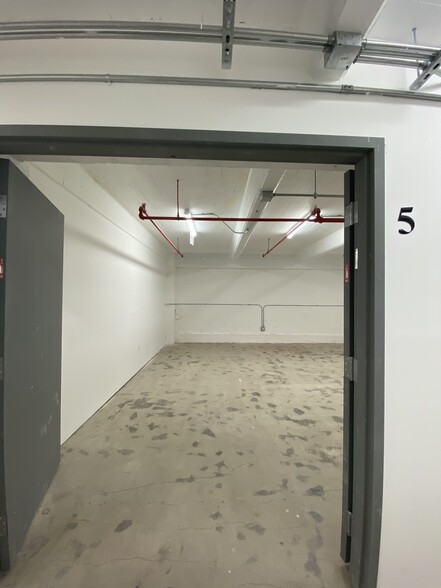 More Photos Of 901 E 31st St, Los Angeles Manufacturing For Lease