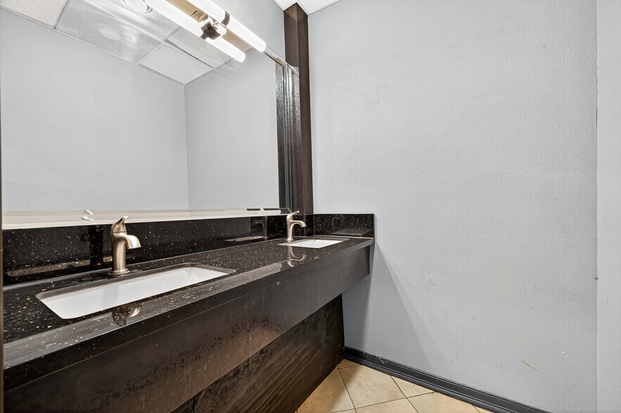 More Photos Of 13001-13011 Fondren Rd, Houston Unknown For Lease