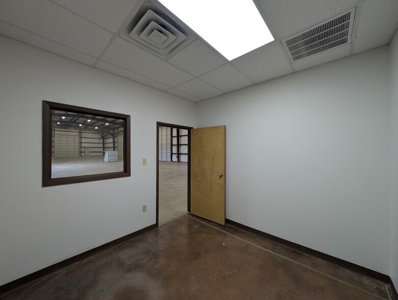 More Photos Of 2605 S County Road 1242, Midland Warehouse For Lease
