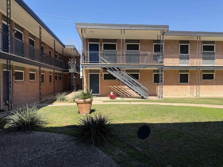 More Photos Of 9733 Neuens Rd, Houston Apartments For Sale