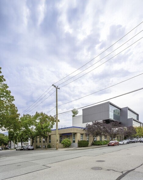 More Photos Of 99 W 6th Ave, Vancouver Showroom For Lease