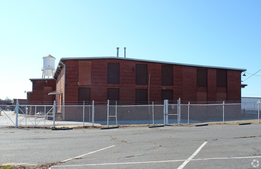 More Photos Of 501 S Main St, Landis Manufacturing For Sale