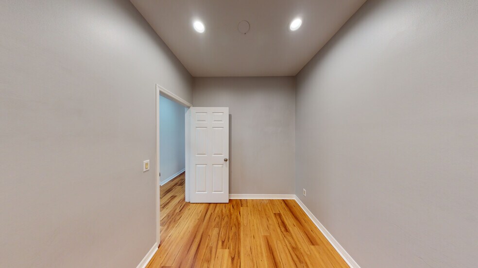 More Photos Of 2127 10th Ave, Vero Beach Office Residential For Sale