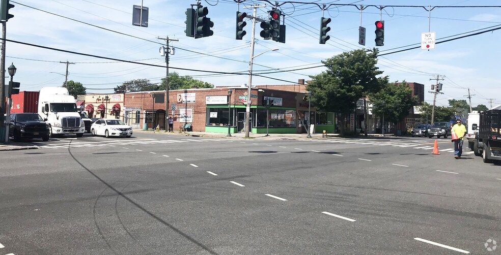 More Photos Of 967-983 Hempstead Tpke, Franklin Square Storefront For Sale