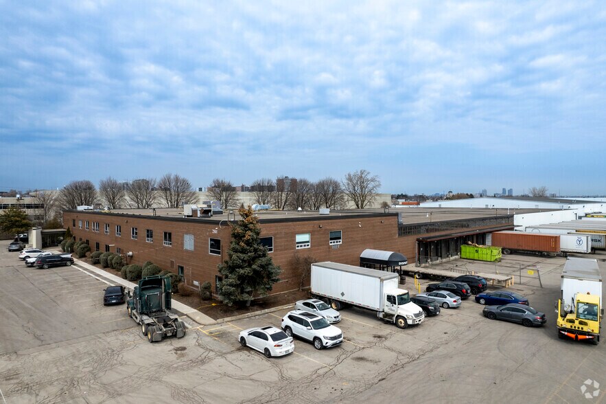 More Photos Of 2501 Stanfield Rd, Mississauga Distribution For Lease