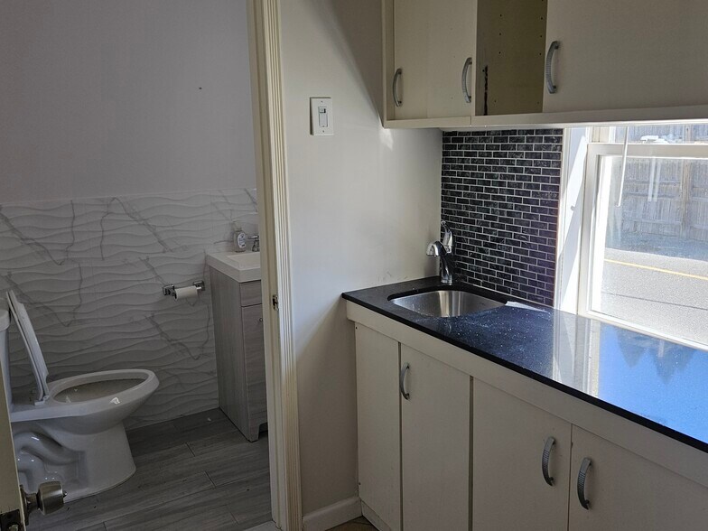 More Photos Of 1358-1360 Willis Ave, Albertson Freestanding For Sale