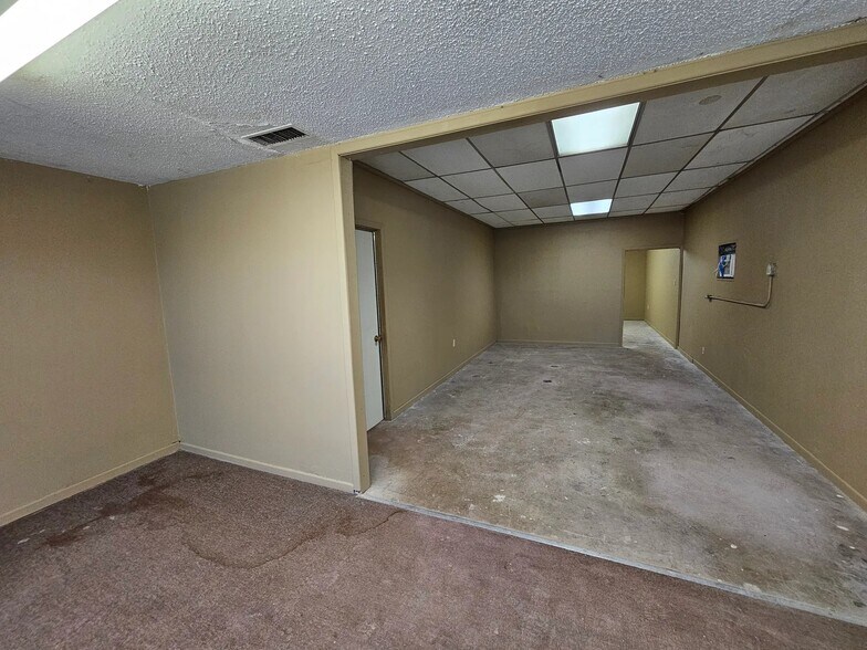 More Photos Of 757 S Treadaway Blvd, Abilene Distribution For Lease