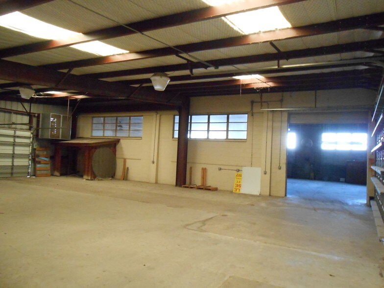 More Photos Of 301 W 44th St, Corpus Christi Manufacturing For Sale