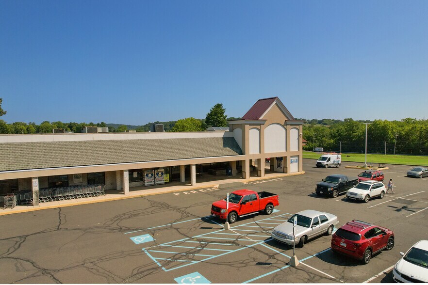 More Photos Of 841 Gravel Pike, Collegeville Supermarket For Lease