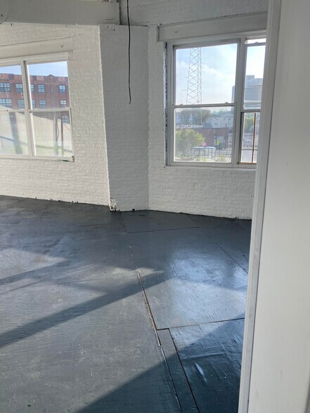 More Photos Of 60 Dickerson St, Newark Light Manufacturing For Lease